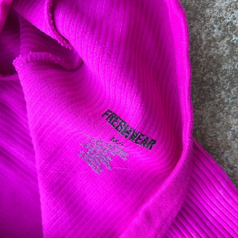 Chic Fuchsia V-Neck Ribbed Crop Top - Picture 2 of 2